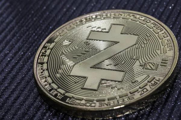 Монета cryptocurrency zcash для крупним планом. Зец. — стокове фото