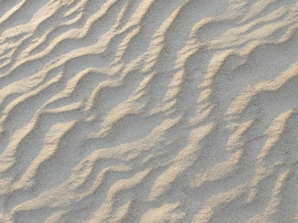 Textury písku vln na pláži nebo v poušti. vlnky na písku je diagonální. — Stock fotografie