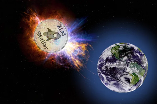 Χρυσό νόμισμα του Xlm πέφτει στο έδαφος από το διάστημα. Στοιχεία αυτής της εικόνας επιπλωμένα από τη Nasa. — Φωτογραφία Αρχείου