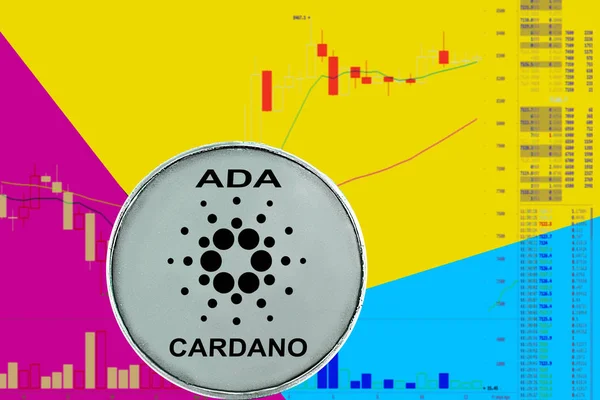 Монета криптовалюта ADA на графіку і жовтий синій неоновий фон . — стокове фото