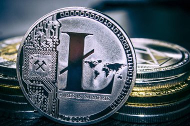 Sikke cryptocurrency Ltc sikke yığını zemin üzerine.