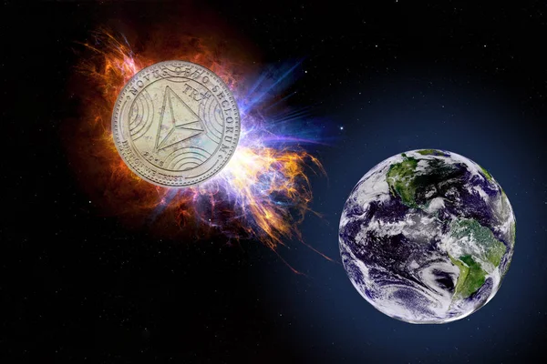 Χρυσό νόμισμα του Trx πέφτει στο έδαφος από το διάστημα. Στοιχεία αυτής της εικόνας επιπλωμένα από τη Nasa. — Φωτογραφία Αρχείου
