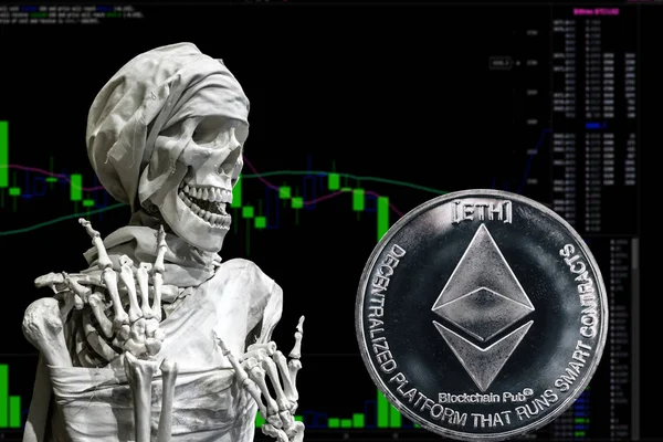 Монета криптовалюта ETH і скелет фонова діаграма . — стокове фото