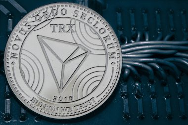 Sikke cryptocurrency Trx arka planda tel ve devreleri.