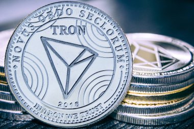 Sikke cryptocurrency tron sikke yığını zemin üzerine.