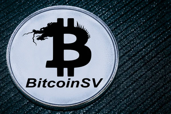 Cryptocurrency Bsv gri bir arka plan üzerinde para. Bitcoin Sv.