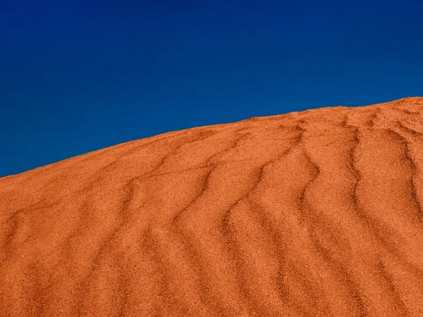 Windy ripples in the sand in the desert and blue sky. — Stock Photo, Image