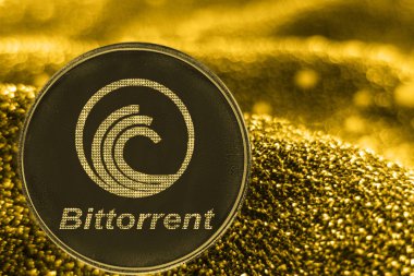 Sikke cryptocurrency Btt altın arka plan üzerinde.
