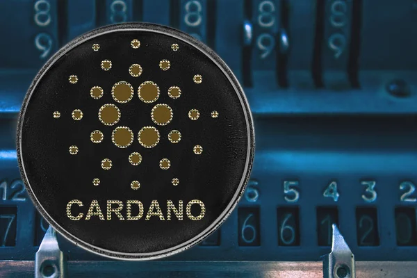 Münze Kryptowährung ada gegen die Zahlen des Arithmometers. Cardano — Stockfoto