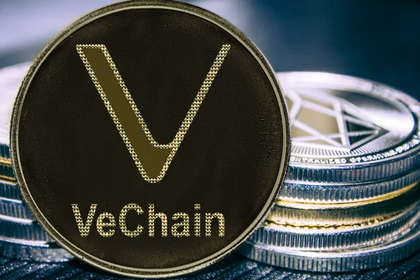 Sikke bir yığın arka planda sikke kripto Vechain veteriner. MKR