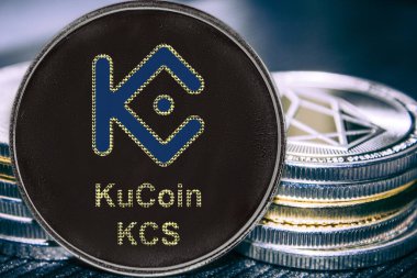 Sikke kripto para birimi Kucoin Kcs sikke yığınının arka planda.