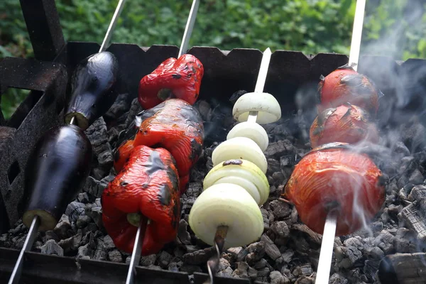 Warzywa Mięso Grzyby Chleba Tosty Bbq — Zdjęcie stockowe