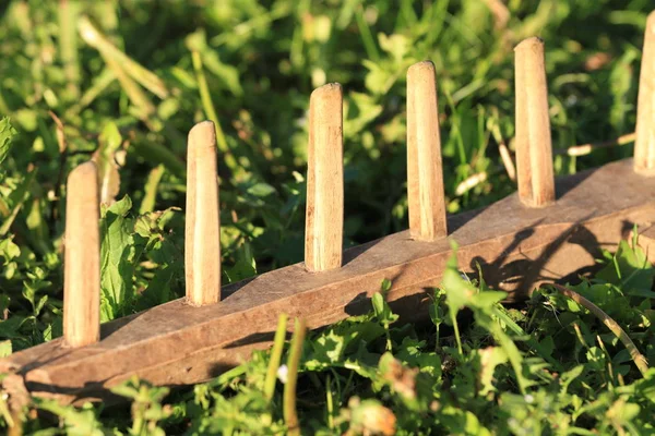 Alter Handgemachter Rechen Für Heu Dorf — Stockfoto