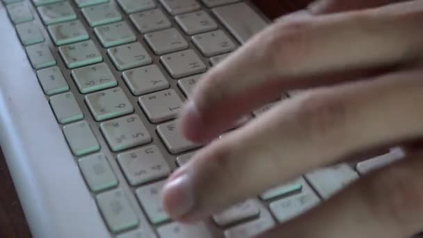 正在键入键盘的手 — 图库视频影像
