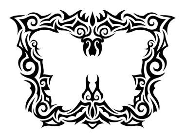 Beyaz kelebek siluetinin etrafında siyah kabile dövmeleri olan güzel bir resim.