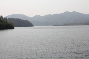 Güzel bir bahar gölü