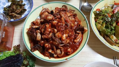 lezzetli ve baharatlı yemekler ve yemekler