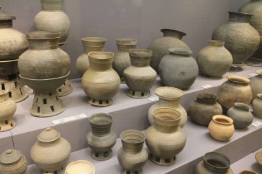 eski kültürel ve antika kavanozlar