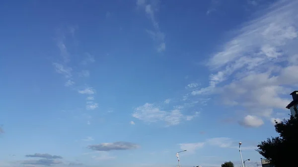 Cielo Hermoso Con Nubes Sobre — Foto de Stock