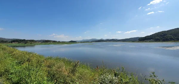 Beau Paysage Avec Ciel Bleu — Photo