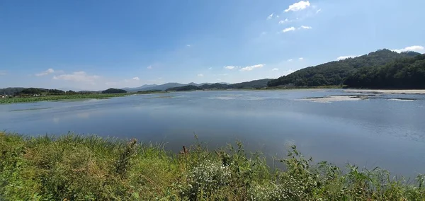 Beau Paysage Avec Ciel Bleu — Photo