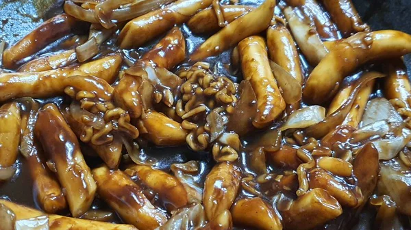 Pyszne Tteokbokki Wykonane Sosem Czarnej Fasoli — Zdjęcie stockowe