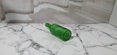 Yeşil renkli Kore likör şişeleri