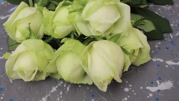 Γαμήλια Ανθοδέσμη Από Άσπρα Τριαντάφυλλα Όμορφα Λευκά Τριαντάφυλλα — Αρχείο Βίντεο
