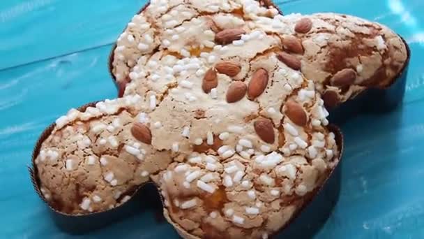 Traditional Italian Dessert Easter Easter Dove Colomba Pasquale Spinning Blue — Stock Video
