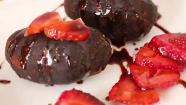 Chocolate Cake Strawberries Cake Rotates White Plate — Stock Video