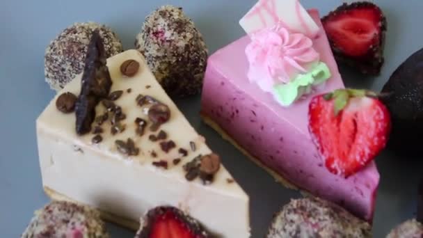 Dessert Gâteau Chocolat Avec Fraise Fraîche — Video