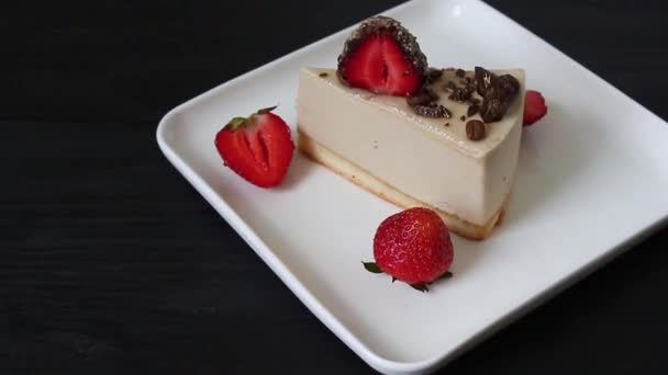 Strawberry Raspberry Cake Strawberries Cake Rotates White Plate Coffee Cake — Stock Video