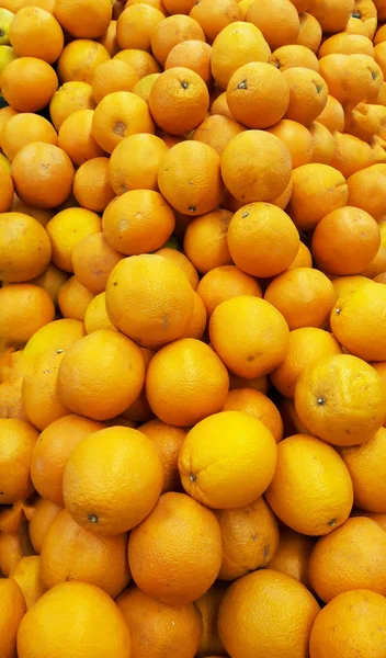 Pomarańcze. Owoce pomarańczowe. Pomarańcze gotowe do sprzedaży. Sok pomarańcze. Ha — Zdjęcie stockowe
