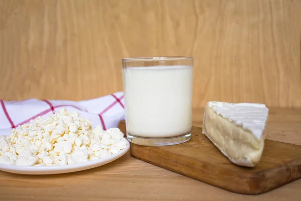 Leckere Frische Milch Auf Weißem Holzgrund Ein Glas Milch Quark — Stockfoto