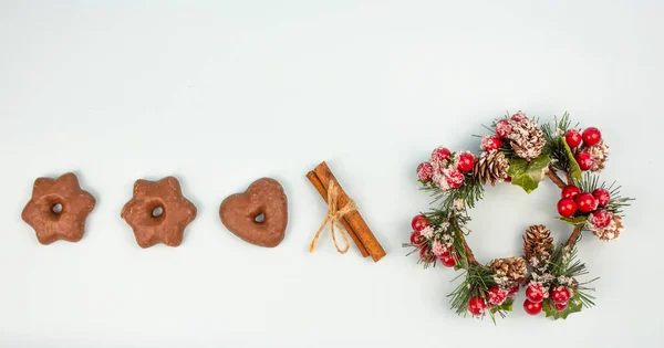 Biscotti Pan Zenzero Natale Con Una Ghirlanda Natale Pre Celebrazione — Foto Stock