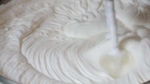 Passado Gelado Gelado Fresco Para Sobremesa Cozinhar Sorvete Creme Batendo — Vídeo de Stock