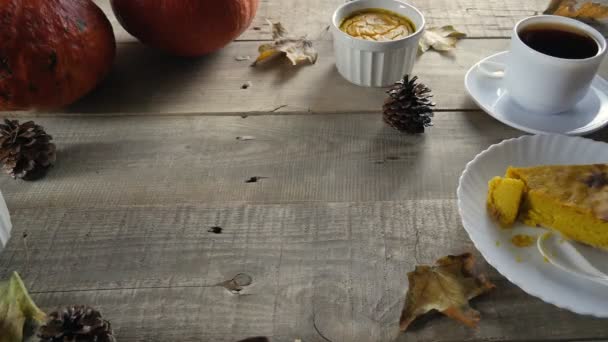 Thanksgiving Pumpa Traditionell Paj Trä Bakgrund Pumpapaj Tacksägelsedagen Utsikt Ovanifrån — Stockvideo