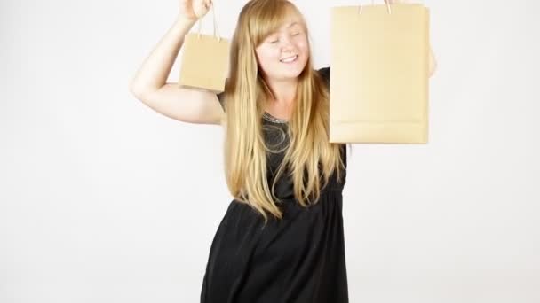 Porträt Eines Mädchens Mit Weißem Haar Und Paketen Verkauf Schwarzer — Stockvideo