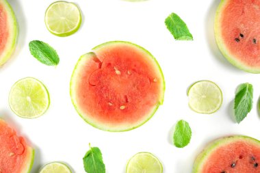 Taze meyve. Sağlıklı yiyecekler. Meyve karışımı, karpuz ve limon. Beyaz bir masada çeşitli meyvelerin stüdyo fotoğrafçılığı. Organik sağlıklı meyve çeşitleri. Taze meyve çeşitleri. Meyve yemeği geçmişi. Pankart. Şablon. mesaj için yer. izole et