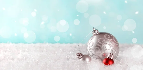 Yassı Noel. Noel arkaplanı şenliği. Yeni yıl ve Noel. Noel kartı geçmişi. Noel teması, Noel oyuncağı, balo. Pankart. kopyalama alanı