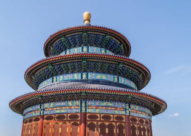 Beijing, Çin - 29 Nisan 2010: Cennet Tapınağı park. Closeup mavi üç düzey pagoda merkezi Taocu bina olarak dekore edilmiş. Tüm tam mavi gökyüzü altında.