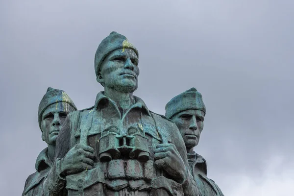 Lochander Scotland June 2012 Closeup Three Soldier Heads Green Gray — Stock Photo, Image