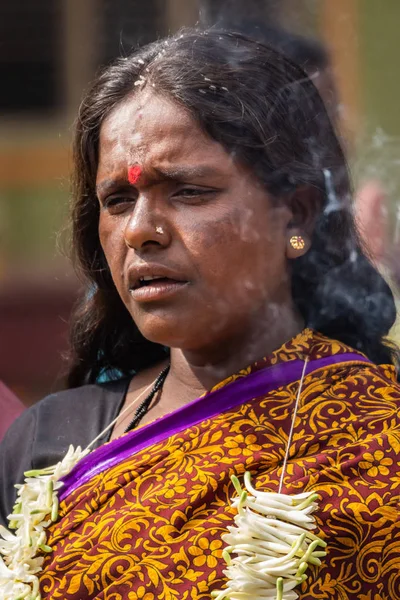 Belathur Karnataka Índia Novembro 2013 Encerramento Mulher Vestida Sari Verde — Fotografia de Stock