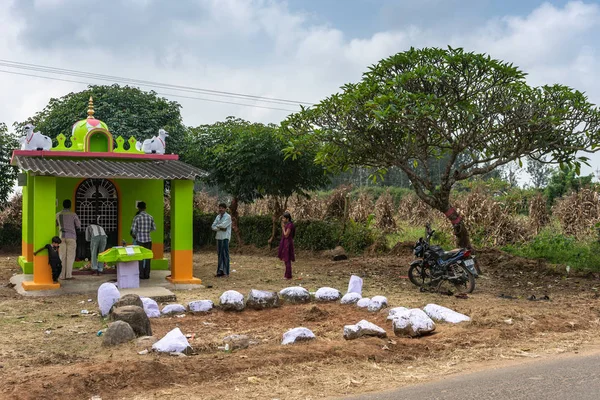 Belathur Karnataka Indien November 2013 Kleiner Hinduistischer Schrein Straßenrand Dem — Stockfoto