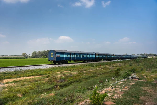 Katnalhantha Karnataka India November 2013 Long Blue Passenger Train Splits — Stock Photo, Image
