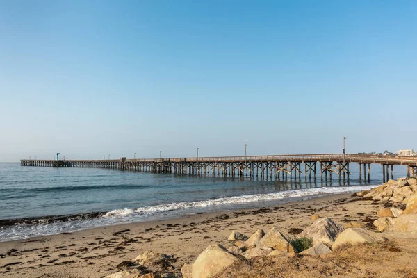 Goleta California Usa Agosto 2018 Lungo Molo Legno Estende Destra — Foto Stock