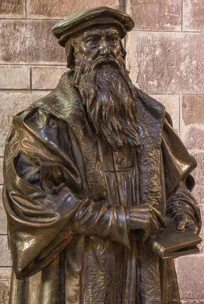 Edinburgh Scotland June 2012 Closeup Bronze Statue Bearded John Knox — Stock Photo, Image