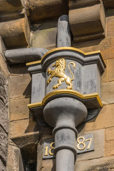 Edynburg Szkocja Wielka Brytania Czerwca 2012 Zbliżenie Złoty Emblemat Royal — Zdjęcie stockowe