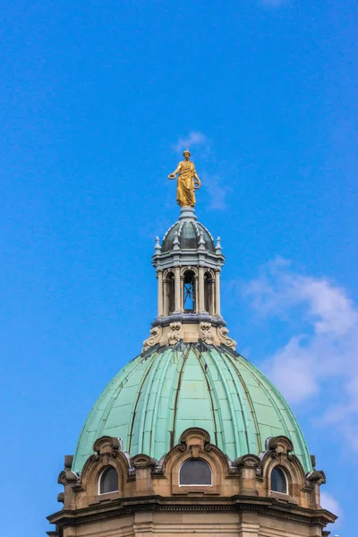 Edinburgh Skottland Storbritannien Juni 2012 Gyllene Staty Kvinnliga Representerar Seger — Stockfoto