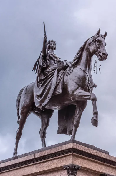 Glasgow Scotland June 2012 Closeup Black Bronze Young Queen Victoria — Stock Photo, Image